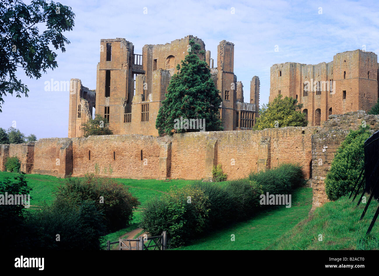 Kenilworth Castle Warwickshire medieval English architecture ruins ...