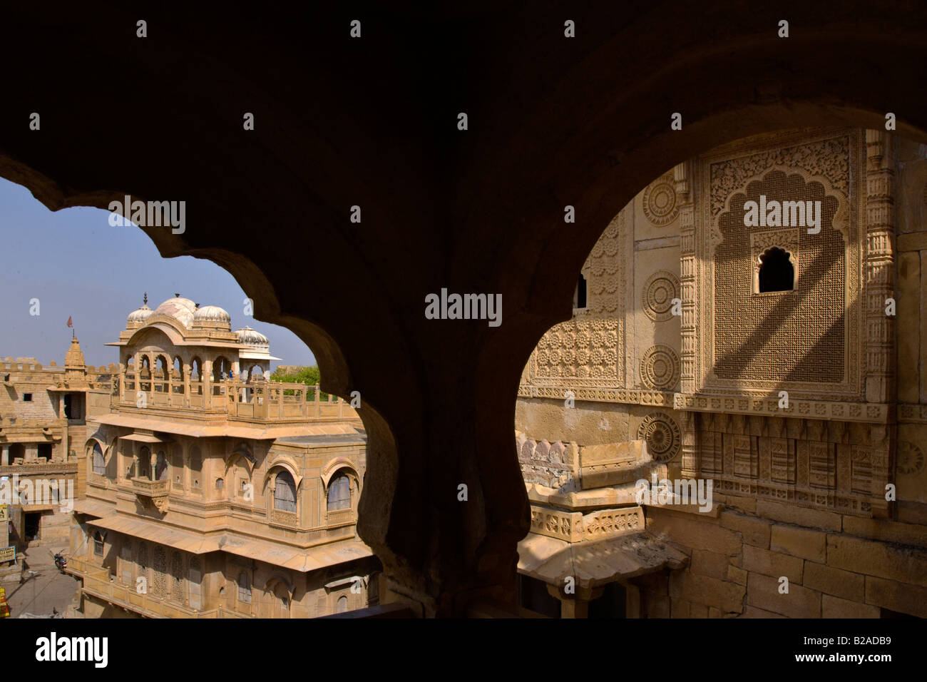 Intricately carved sandstone screens decorate the exterior of the MAHARAJAS PALACE located inside JAISALMER FORT RAJASTHAN INDIA Stock Photo
