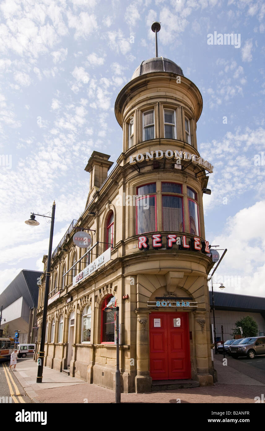 UK Tyne and Wear Sunderland High Street West Old Londonderry public house now 80s theme bar Stock Photo