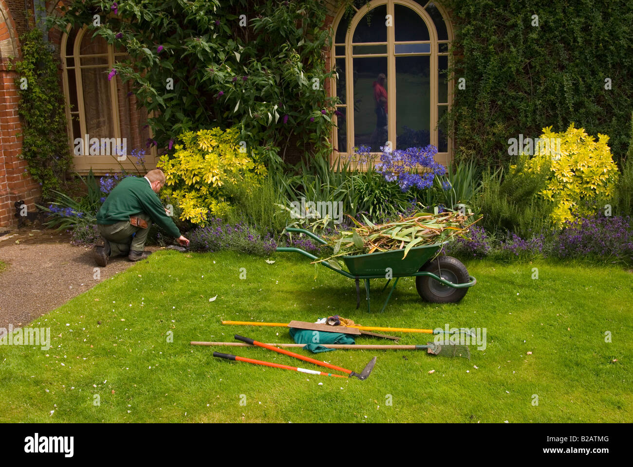 Gardener Working At Sandringham House,Sandringham Estate,Sandringham,Norfolk,England,uk (Retreat Of HM The Queen) Stock Photo