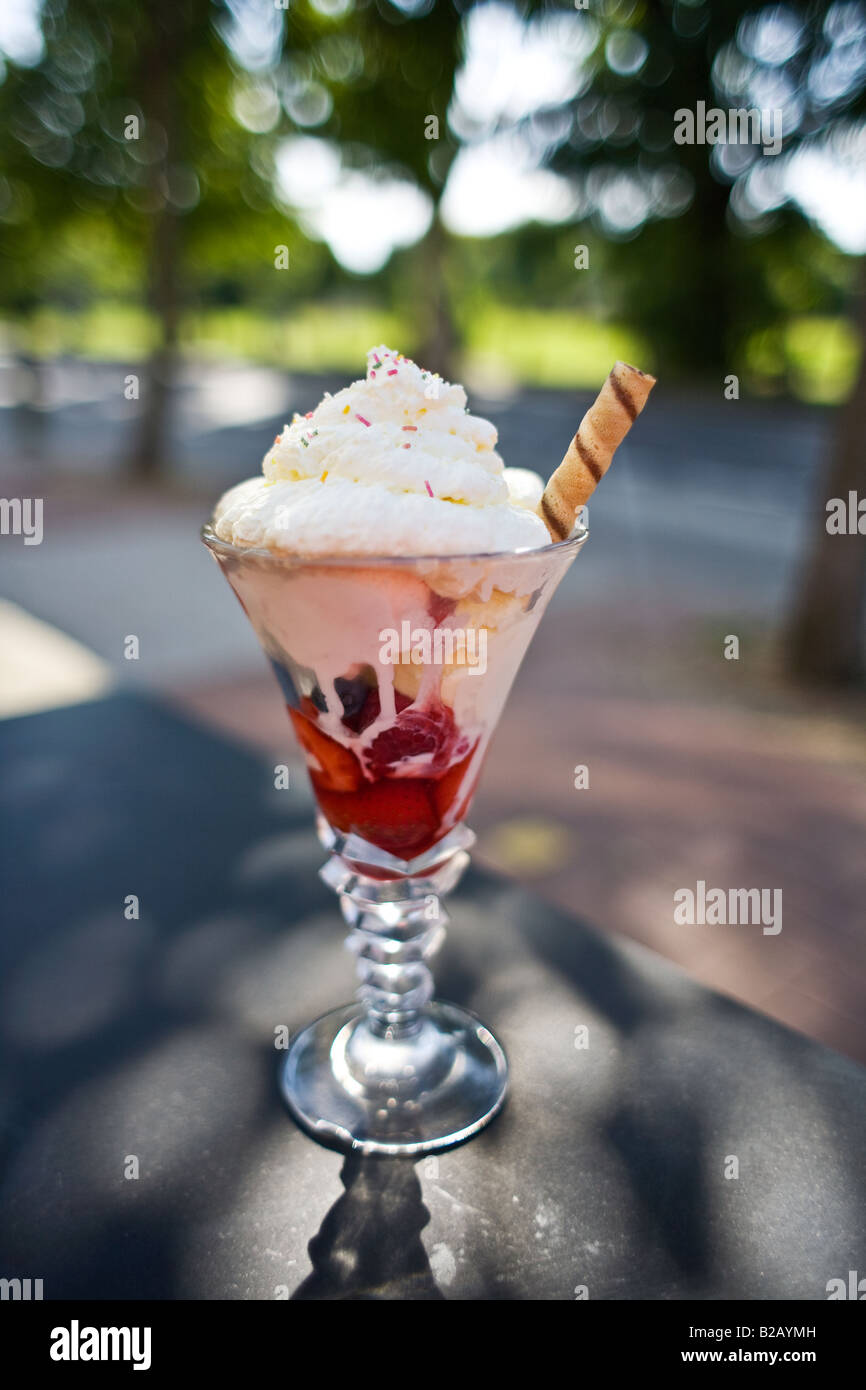 Knickerbocker glory at pavement cafe on Wandsworth Common Stock Photo