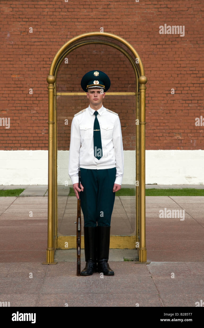 Soldier standing guard at The Tomb of the Unknown Soldier in Alexander Gardens, Moscow, Russia Stock Photo