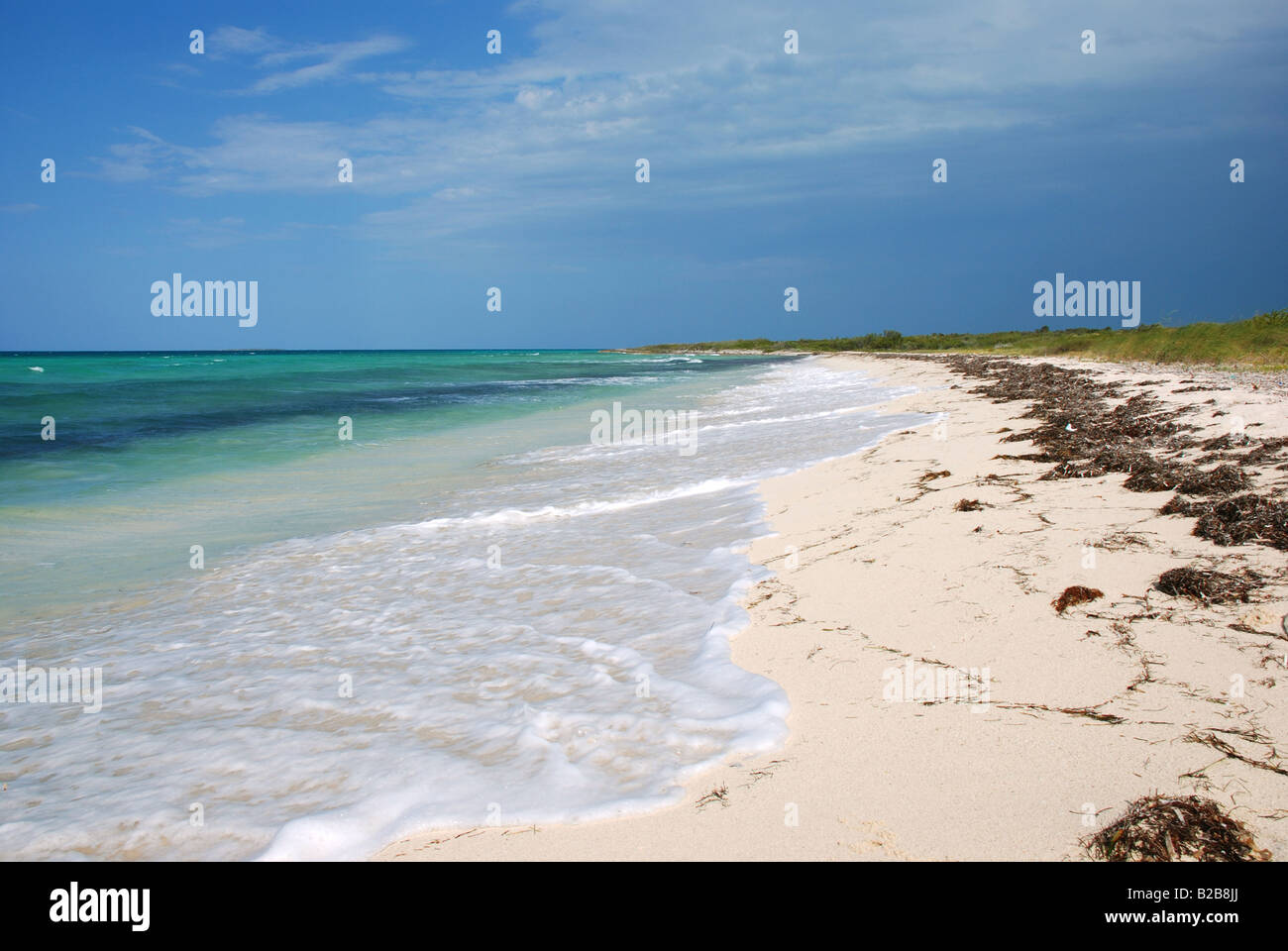 Empty beautiful tropical beach hi-res stock photography and images - Alamy