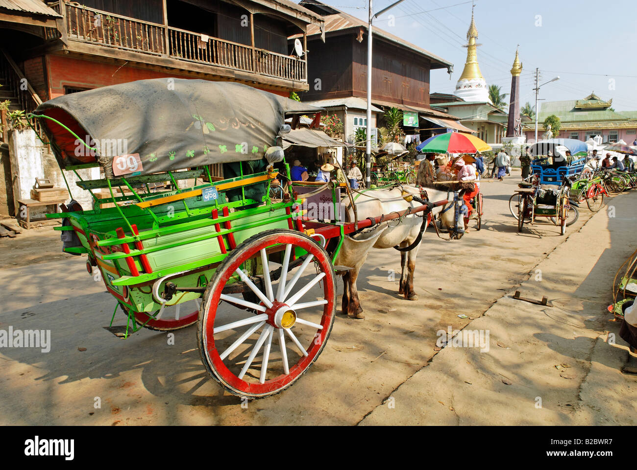 Horse Drawn Carriage, Wagon In Katha, Burma, Myanmar, Asien Stock Photo ...