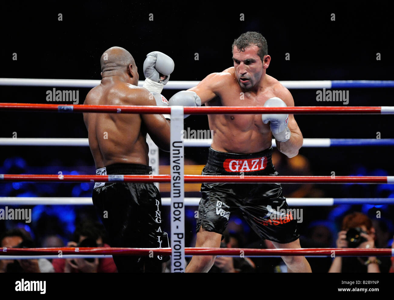 Boxing, Darnell Wilson, USA, left, versus Firat Arslan, Germany, right Stock Photo