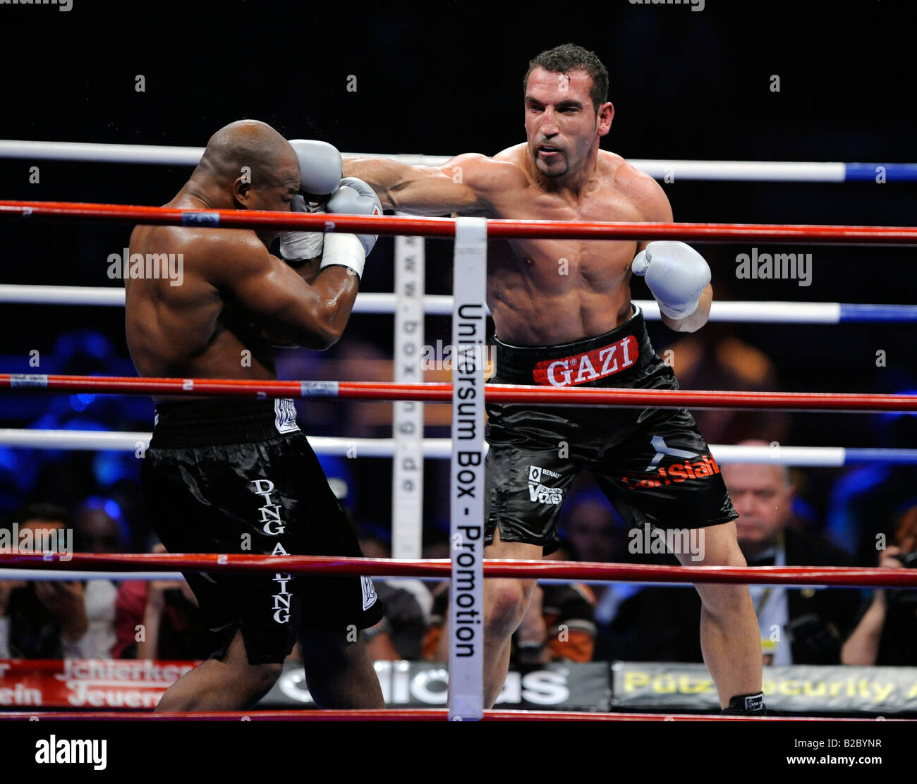 Boxing, Darnell Wilson, USA, left, versus Firat Arslan, Germany, right Stock Photo