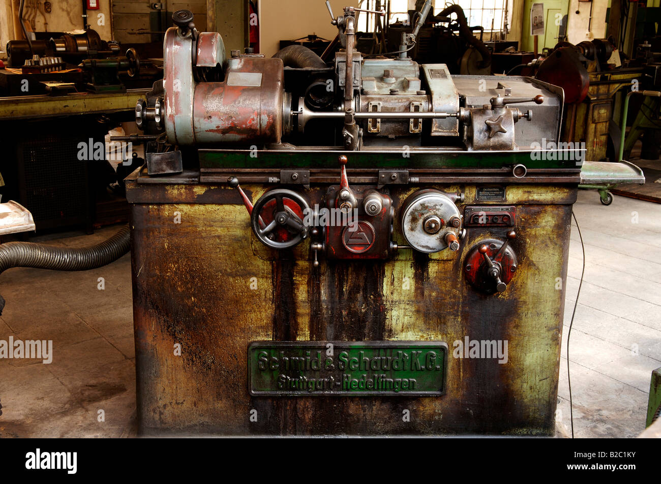 Centerless circular car valve grinder, 1942, Industriemuseum