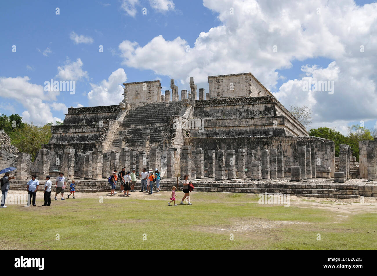 Temple of the Warriors, Zona Nord, Chichen-itza, new wonder of the world, Mayan and Toltec archaeological excavation, Yucatan P Stock Photo