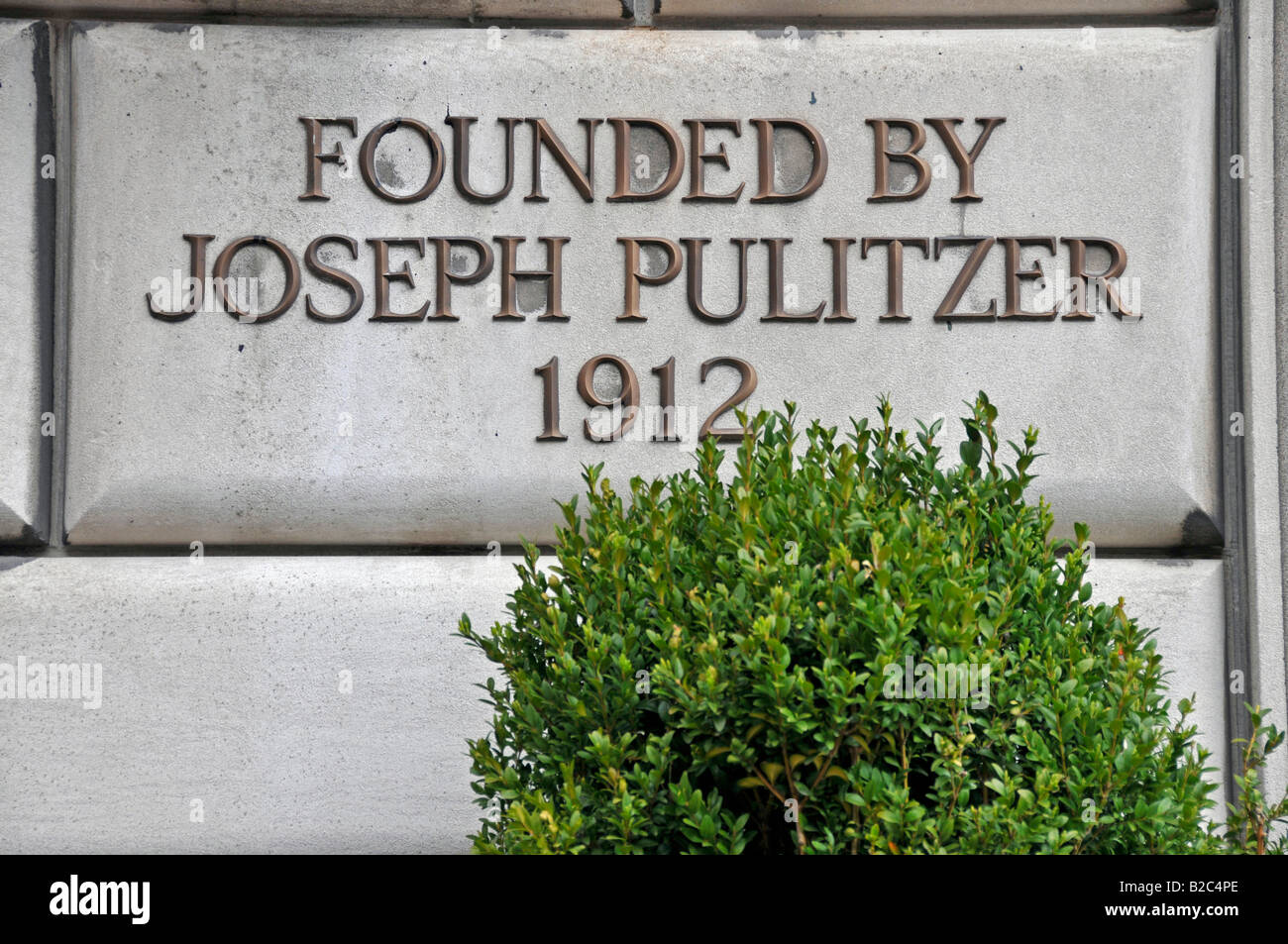 Sign, Founded by Joseph Pulitzer 1912, at the entrance to the School of Journalism, Columbia University, Manhattan Stock Photo