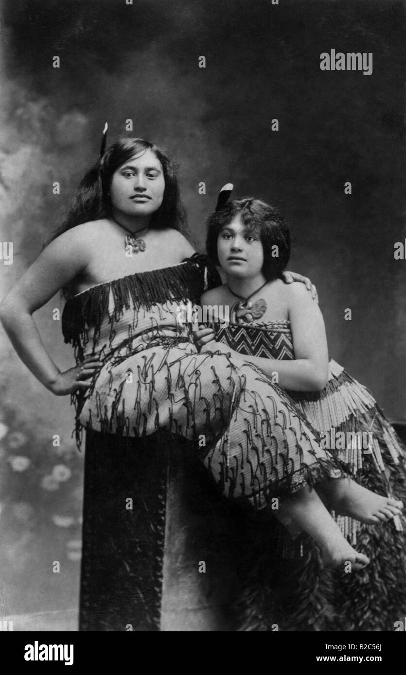 Two women from Samoa, historic picture from about 1910 Stock Photo