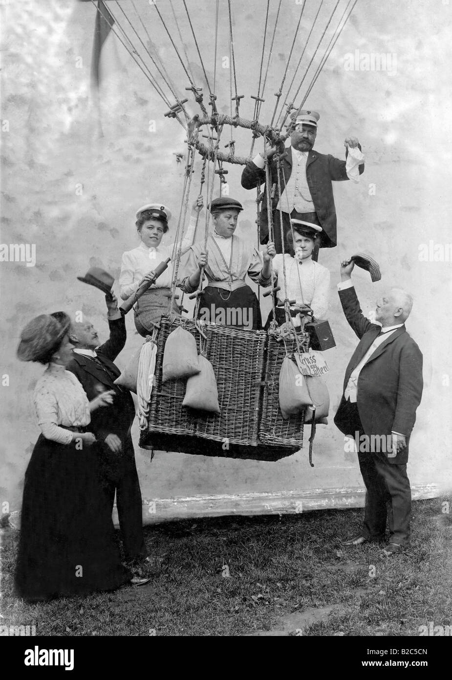 Family flying with a hot air balloon, historical photo, circa 1910 Stock Photo