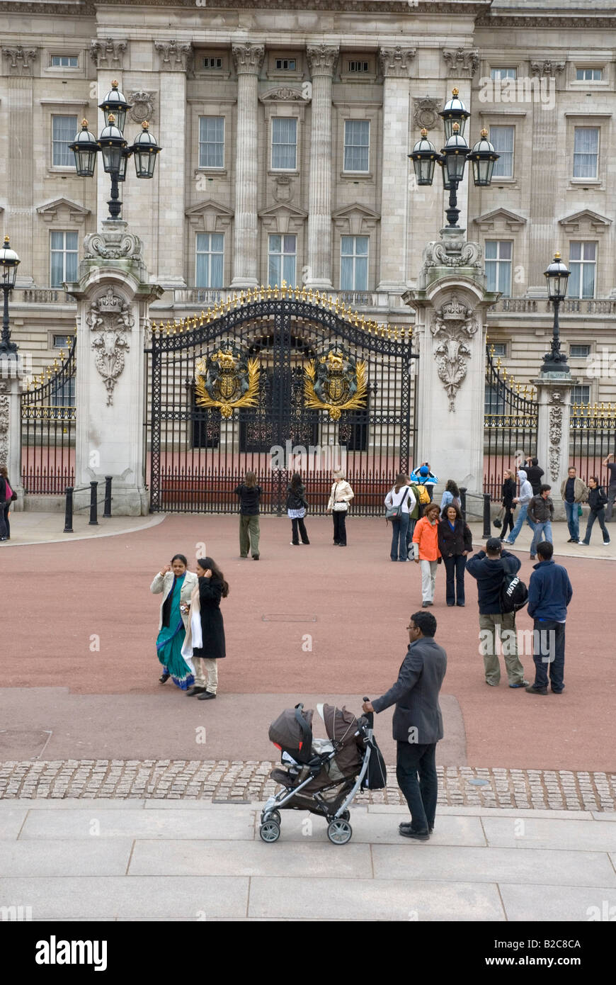 Buckingham Palace with tourists, London, England, UK Stock Photo