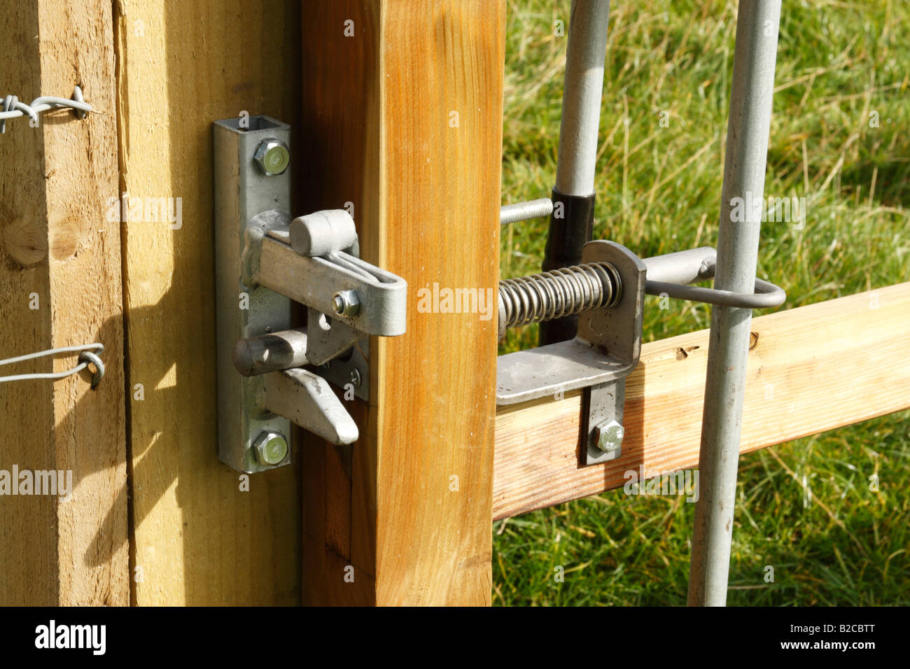 Gate opening mechanism hires stock photography and images Alamy