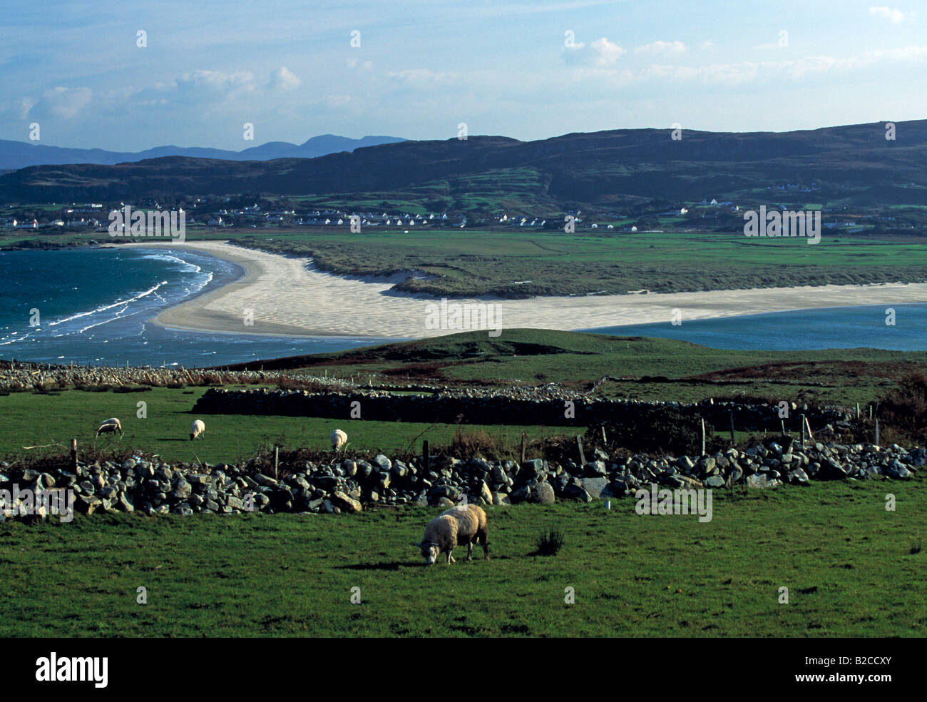 sandy beach on an irish atlantic sea inlet on/off donegal coast Stock ...