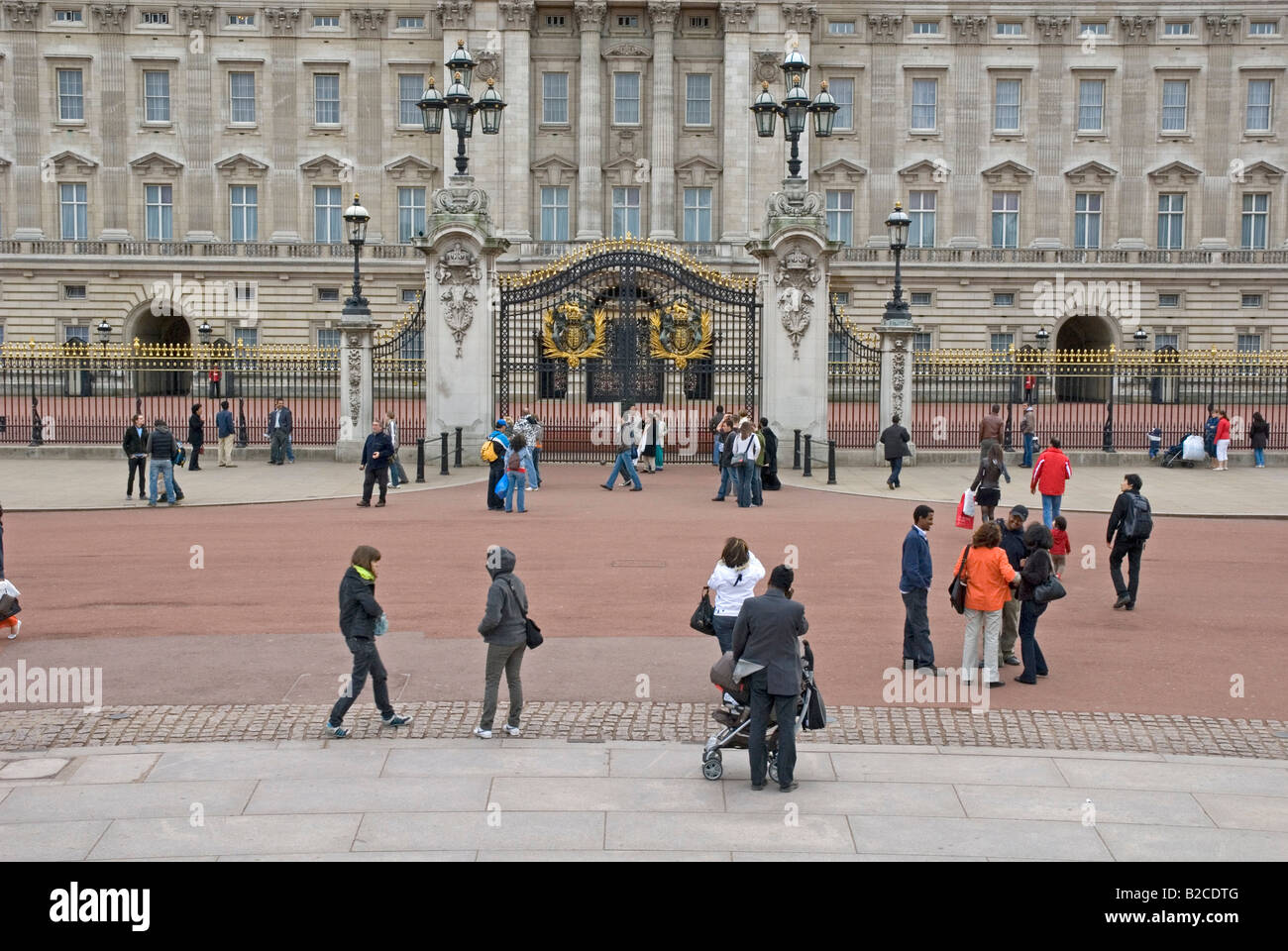 Buckingham Palace with tourists, London, England, UK Stock Photo