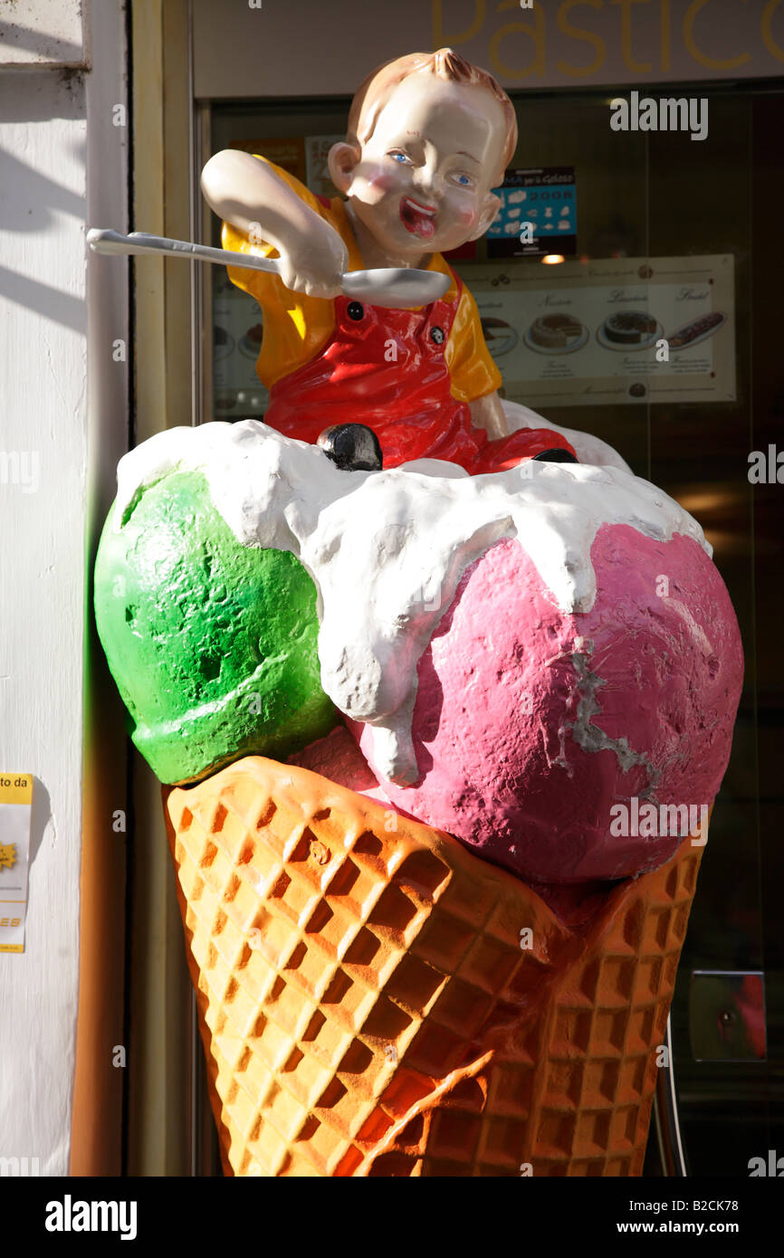 Giant ice cream cone hires stock photography and images Alamy