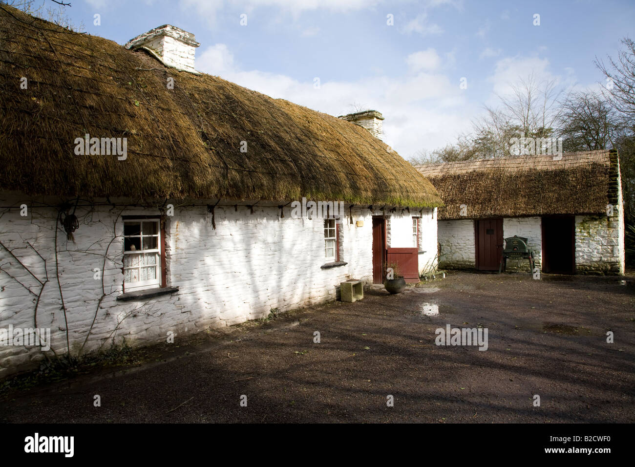 Old Farm Buildings Ireland Hi-res Stock Photography And Images - Alamy