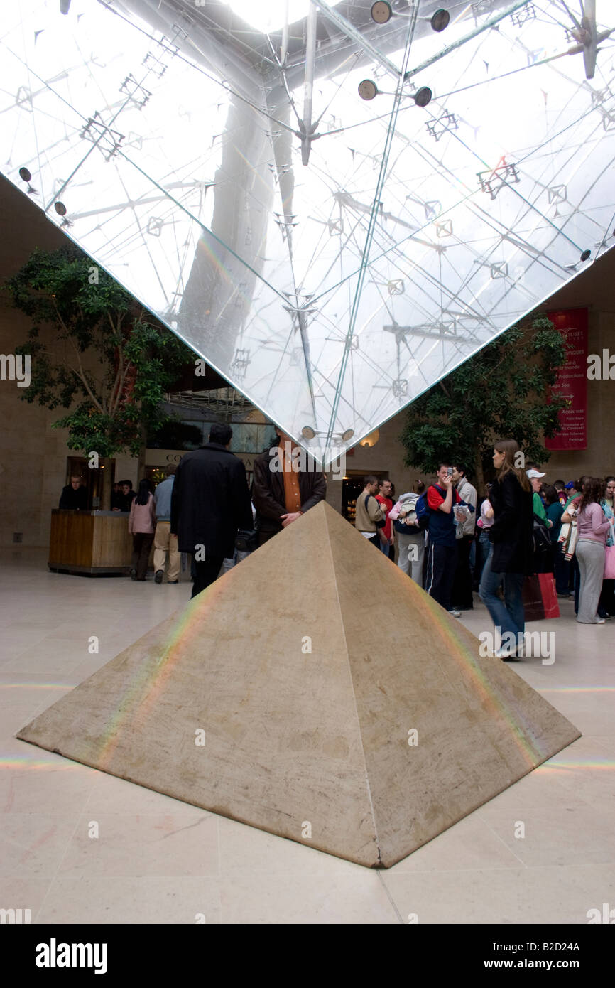 Glass pyramid pyramide verre le louvre museum hi-res stock photography and  images - Alamy