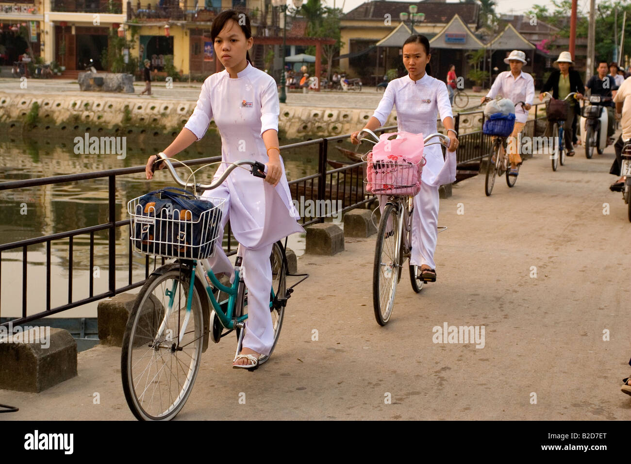 traditional cycling clothing