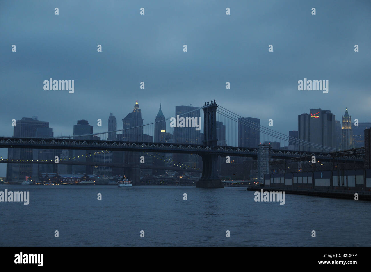 Manhattan skyline dusk skyscrapers hi-res stock photography and images ...
