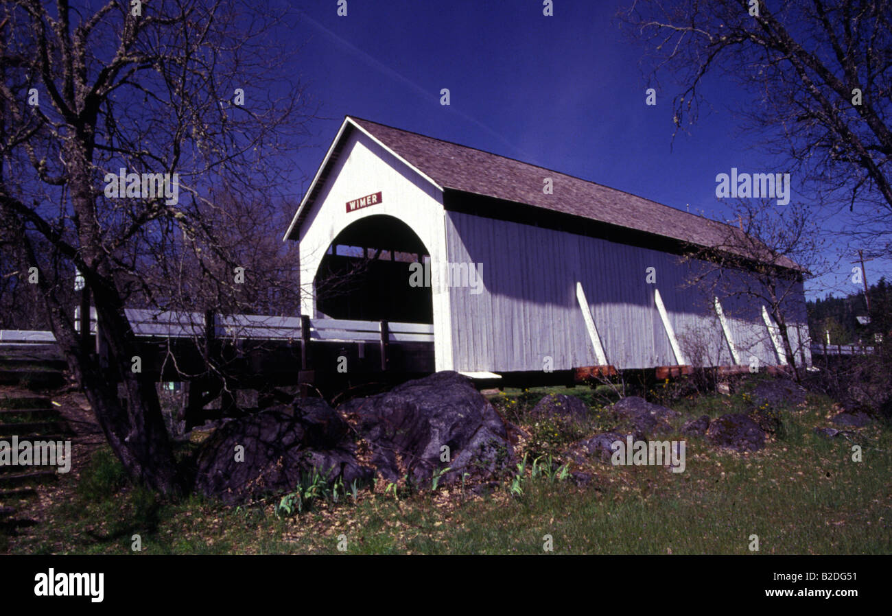 Wimer Covered Bridge Rogue River Oregon Stock Photo Alamy