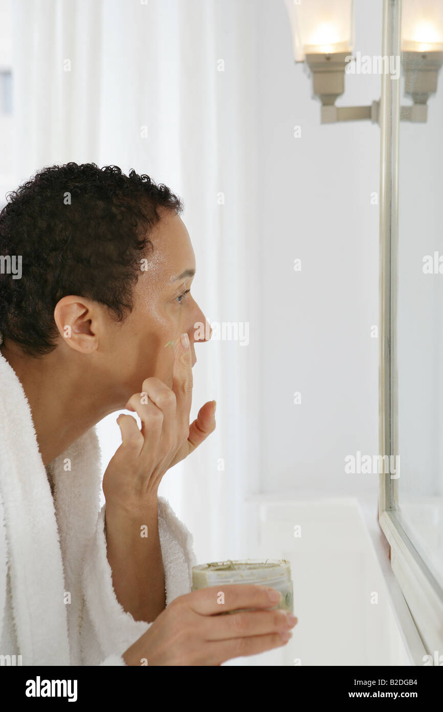 Black woman applying hair mask hi-res stock photography and images - Alamy