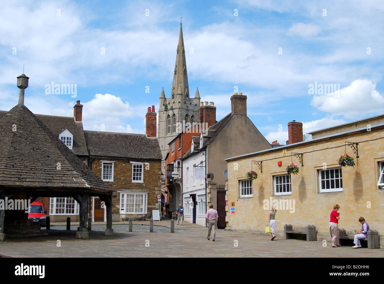 Market Place, showing Buttercross and All Saints Church, Oakham Stock Photo  - Alamy