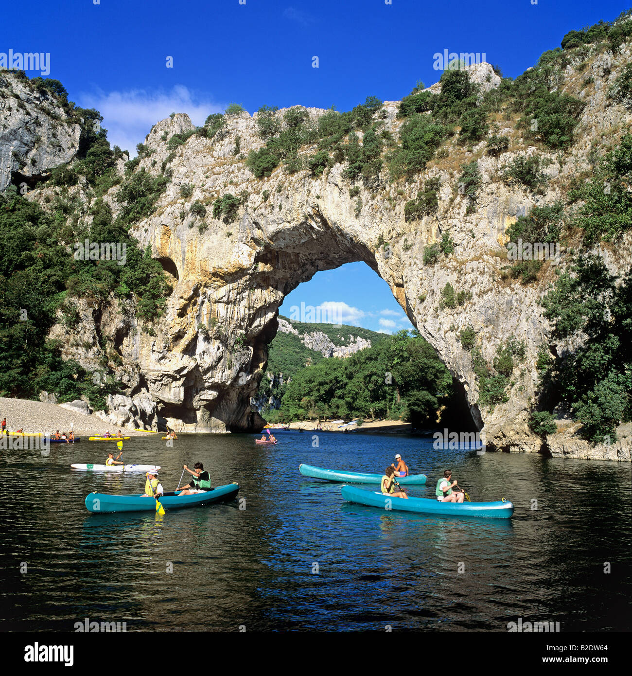 vallon-pont-d-arc-rocky-arch-and-canoes-on-ard-che-river-gorges-de-l