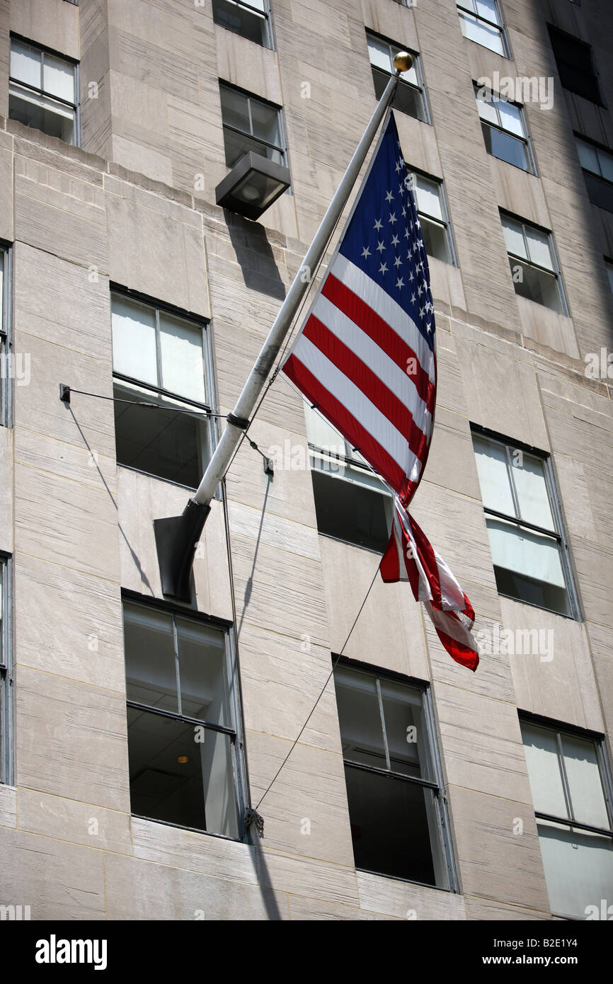 The star spangled banner, outside official building Stock Photo - Alamy