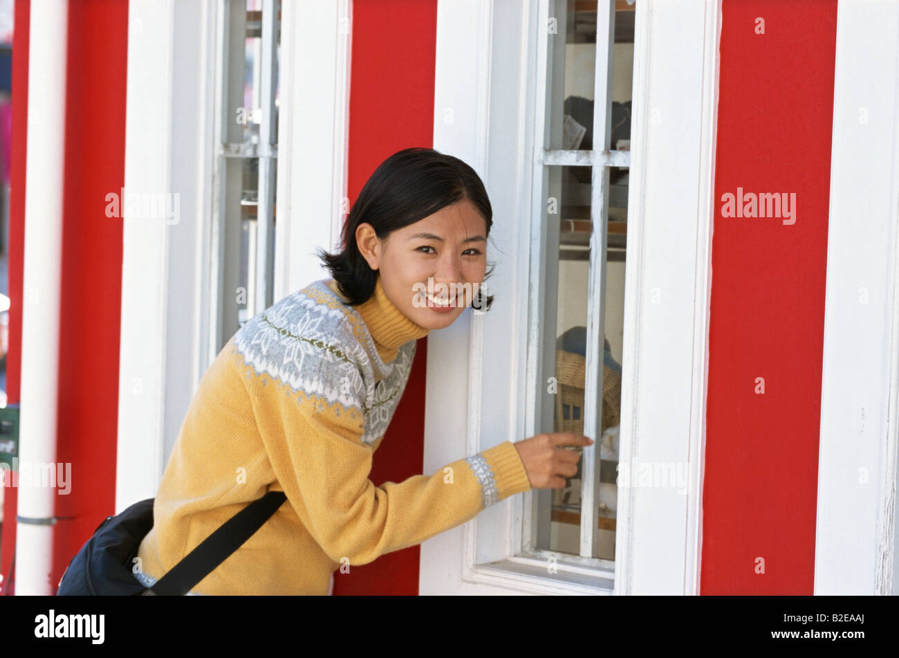Asian woman shopping hi-res stock photography and images - Alamy