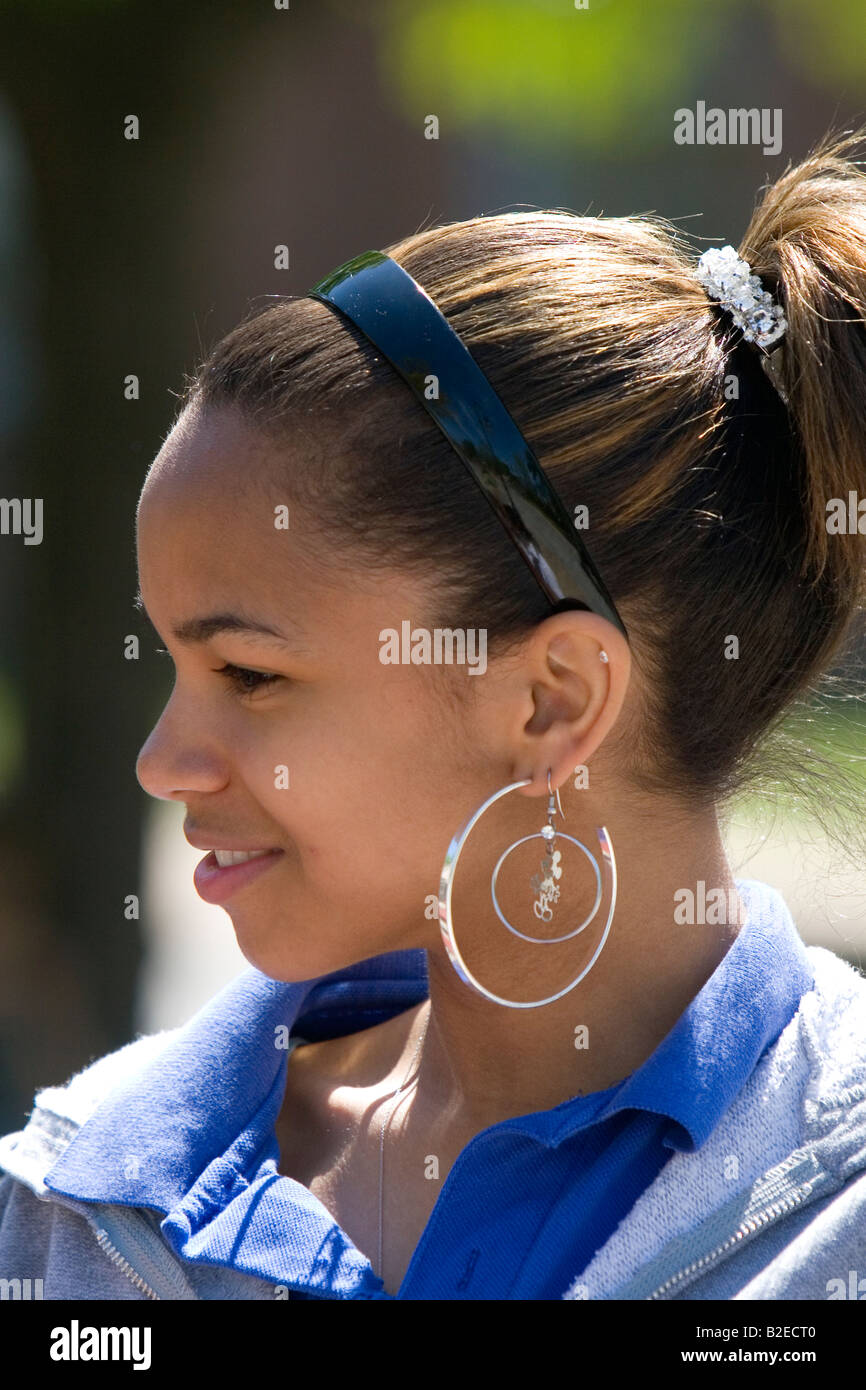 African american teen girl profile hi-res stock photography and images ...