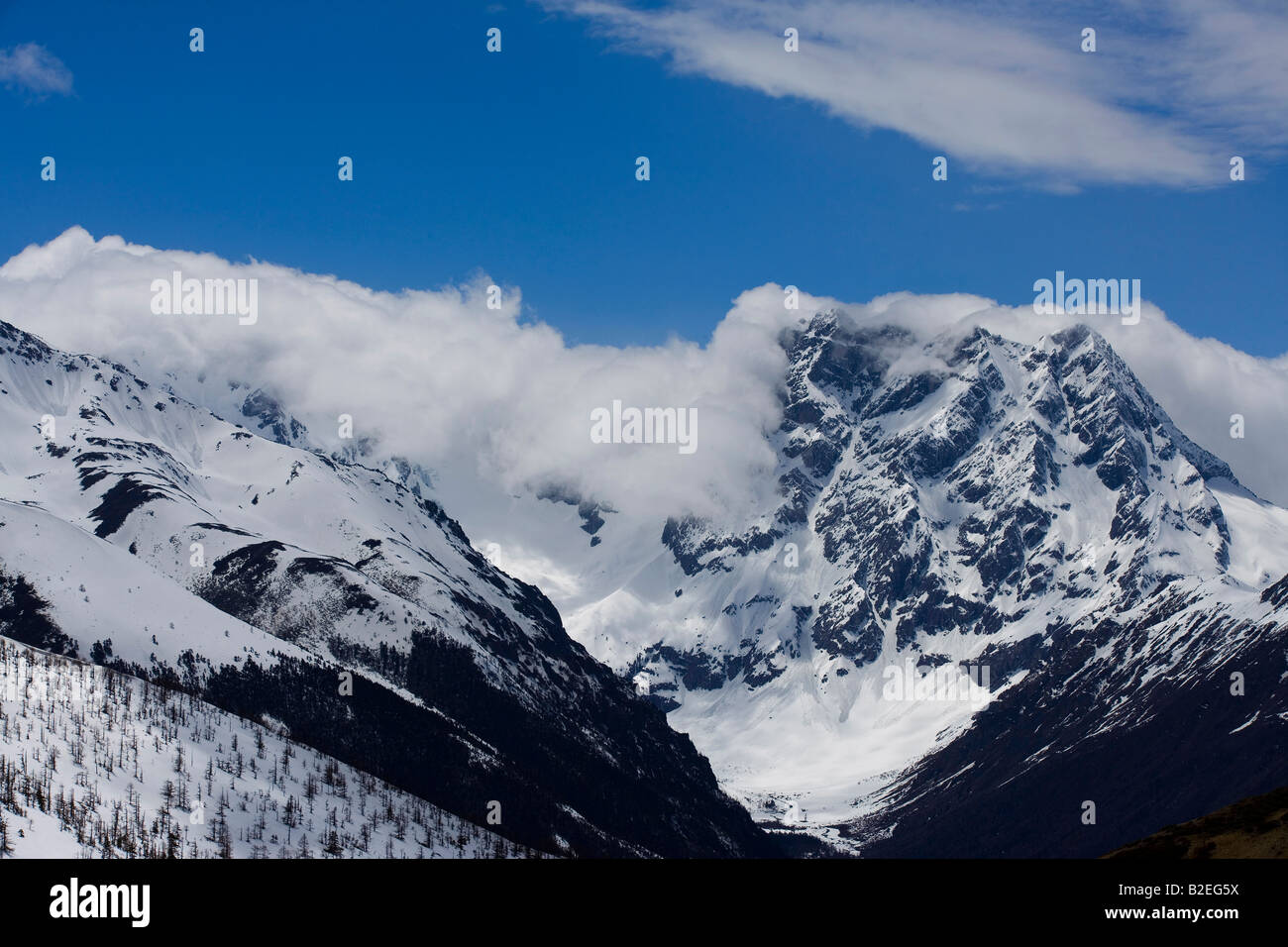 White Horse Snow Mountain,yunnan Stock Photo - Alamy