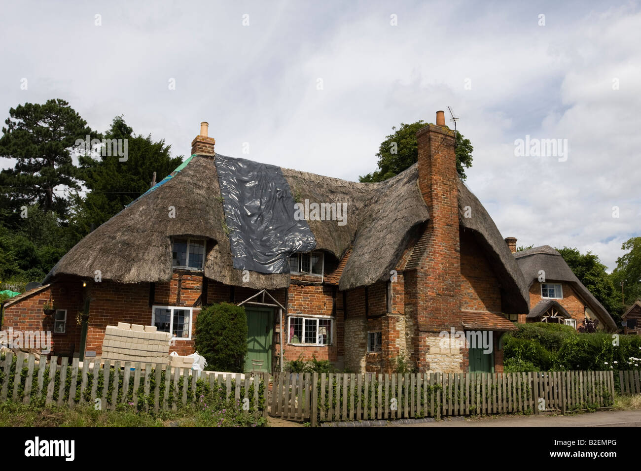 Thatched cottage Clifton Hampdent undrgoing rennovation Stock Photo