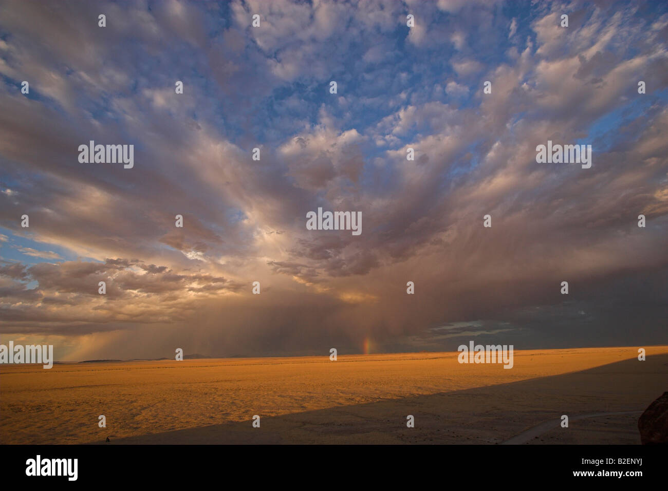 Storm desert hi-res stock photography and images - Alamy