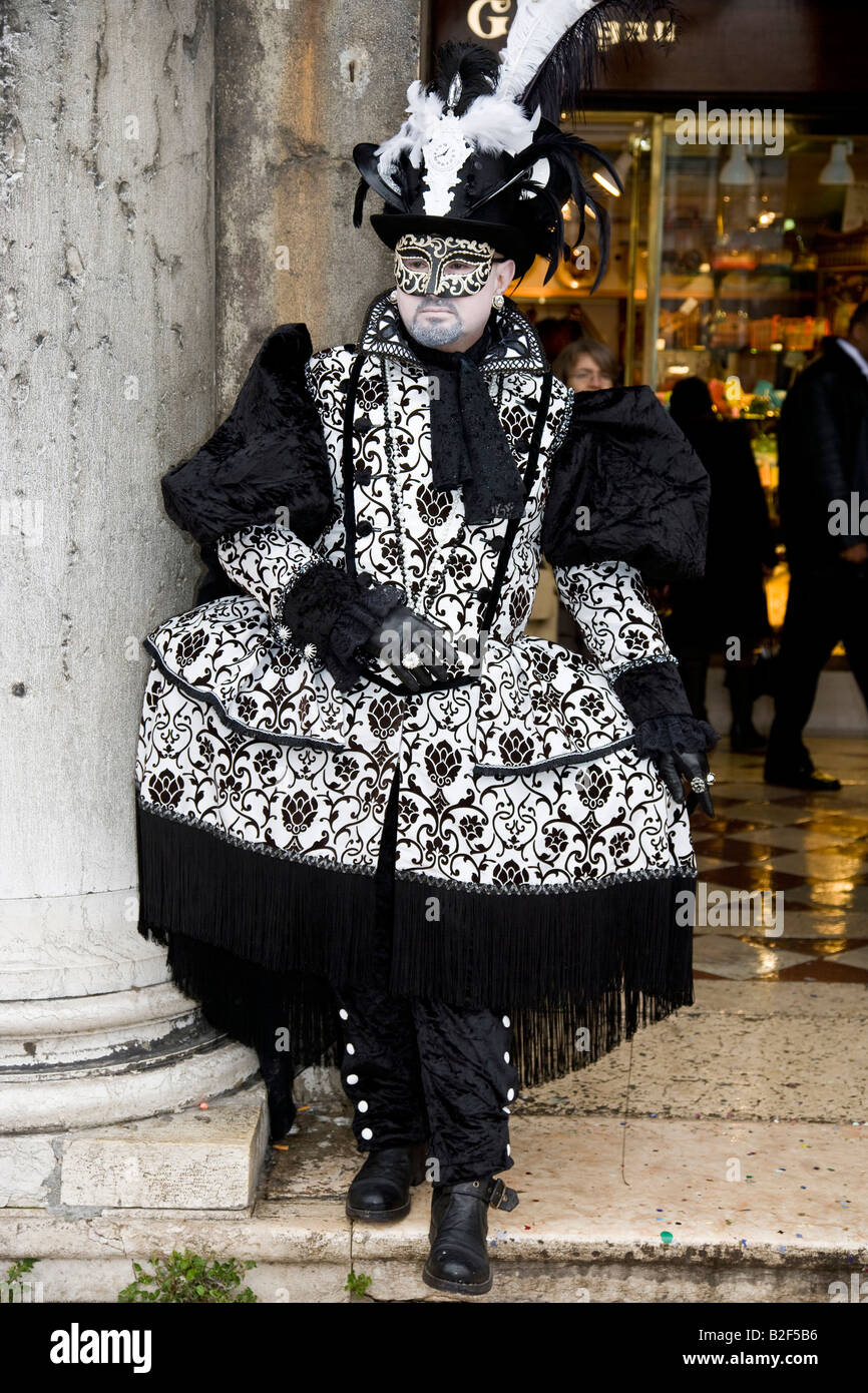 Man dressed up venice carnival hi-res stock photography and images - Alamy