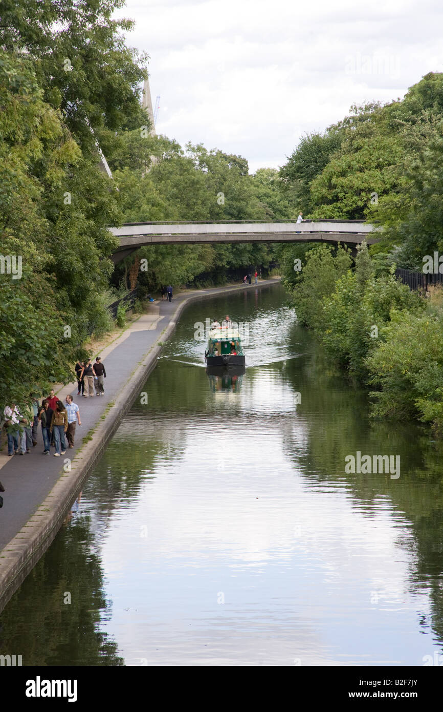 Regents park canal hi-res stock photography and images - Alamy