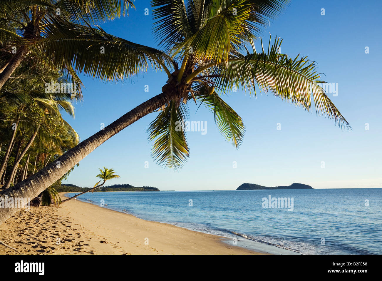 Clifton Beach Cairns, Queensland, AUSTRALIA Stock Photo Alamy