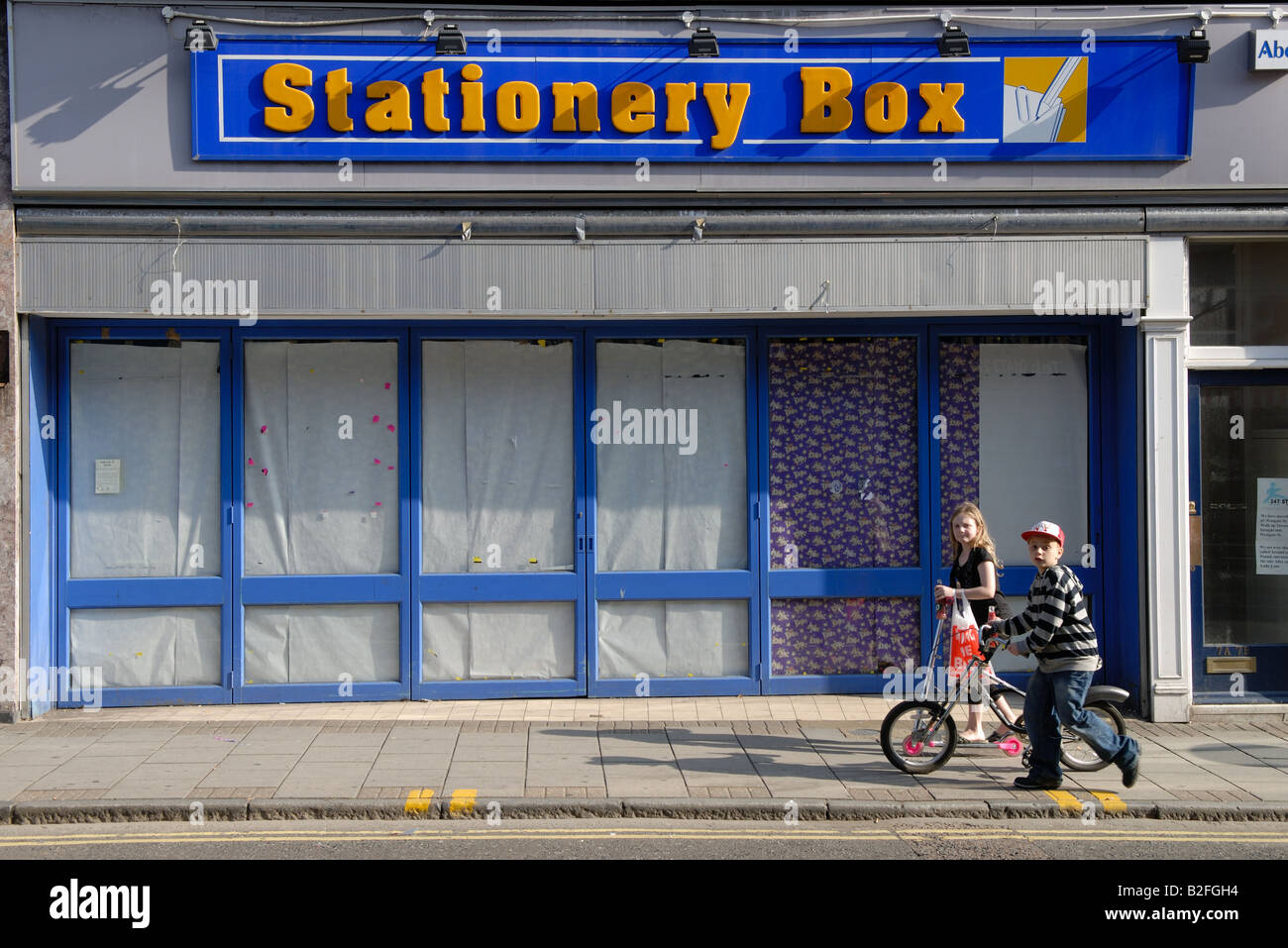Stationary box hires stock photography and images Alamy