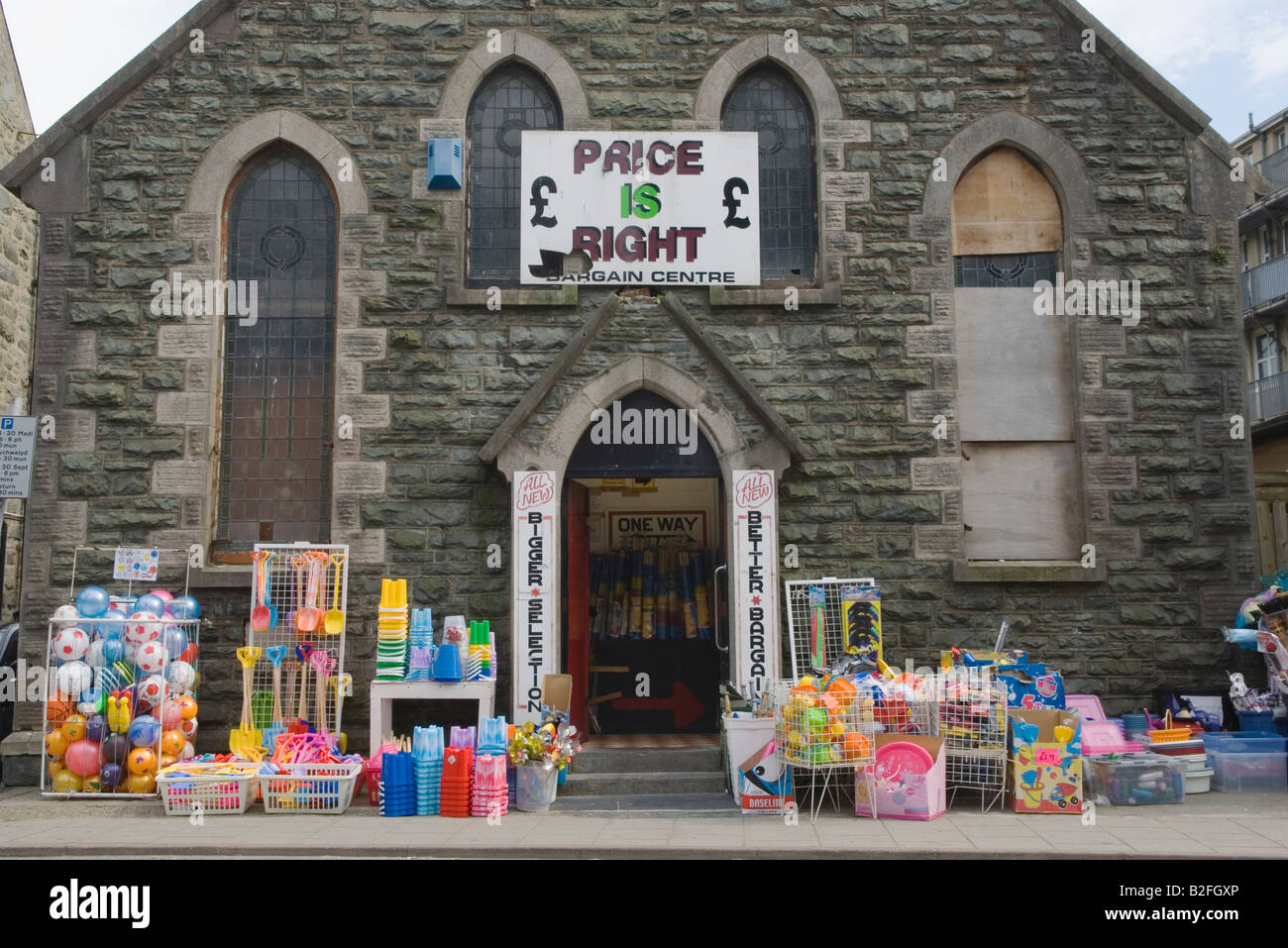 Discount shop Barmouth UK Seaside resort west coast North Wales former Methodist Chapel now a Bargain Basement HOMER SYKES Stock Photo
