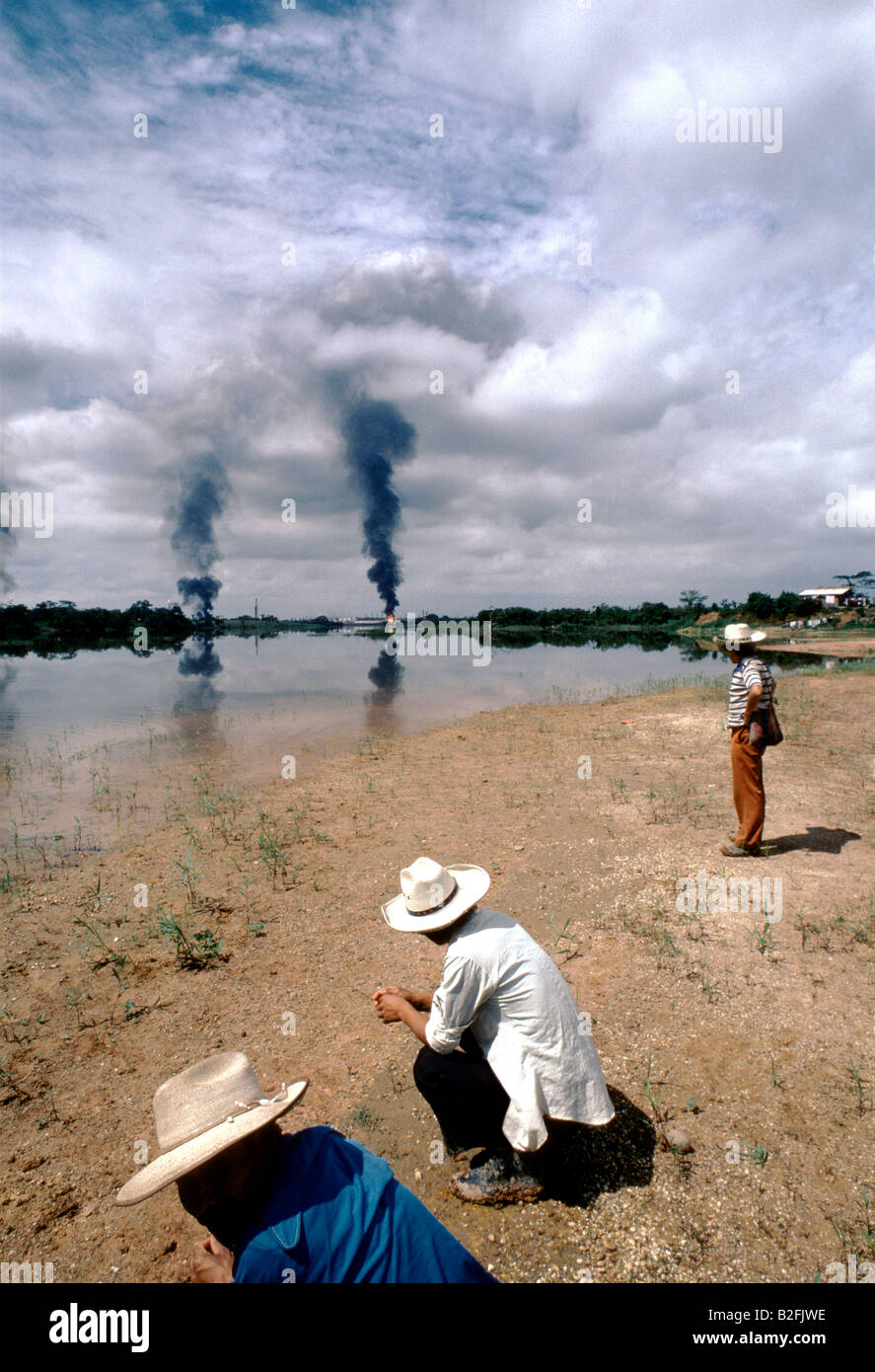 burning gas pollution from oil production villamosa mexico Stock Photo