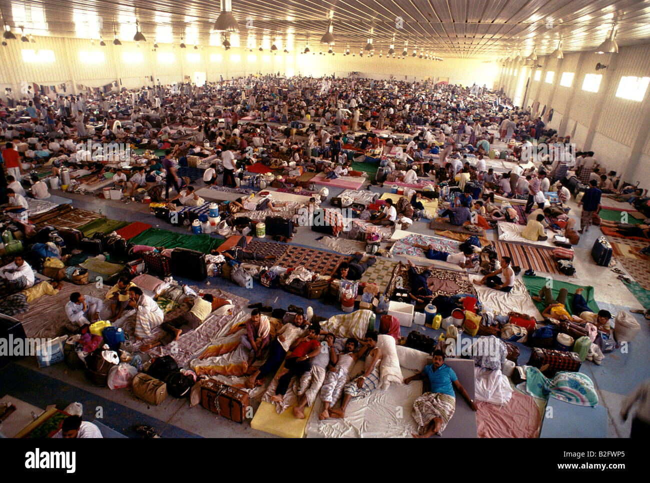 hundreds of refugees inside shelter in amman, during the gulf crisis Stock Photo