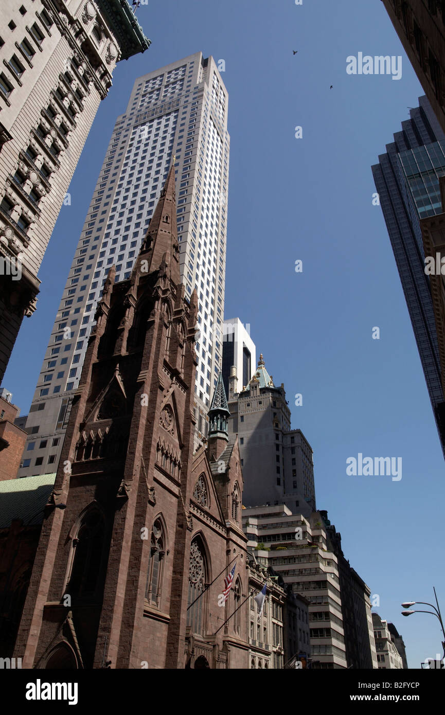5th avenue presbyterian church in the foreground and 712 5th Avenue in the background, Manhattan, New York City Stock Photo