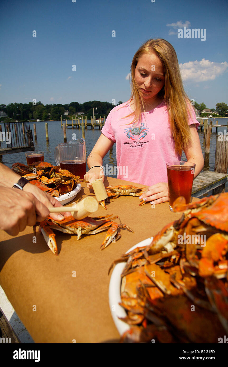 couple eating steamed blue crabs outdoors at Mike s Crabhouse in