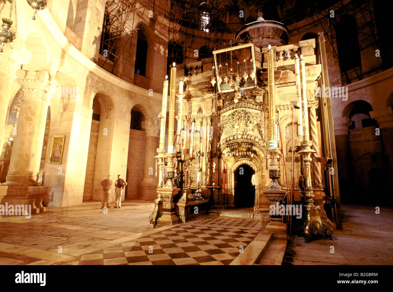 edicule inside the church of holy sepulchre jerusalem Stock Photo Alamy