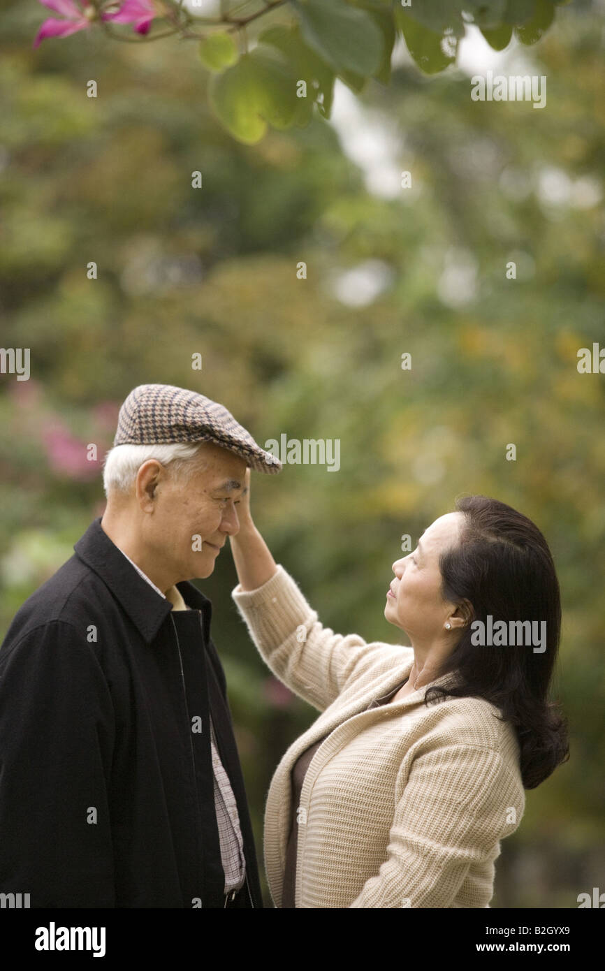 Side view senior black couple hi-res stock photography and images - Alamy