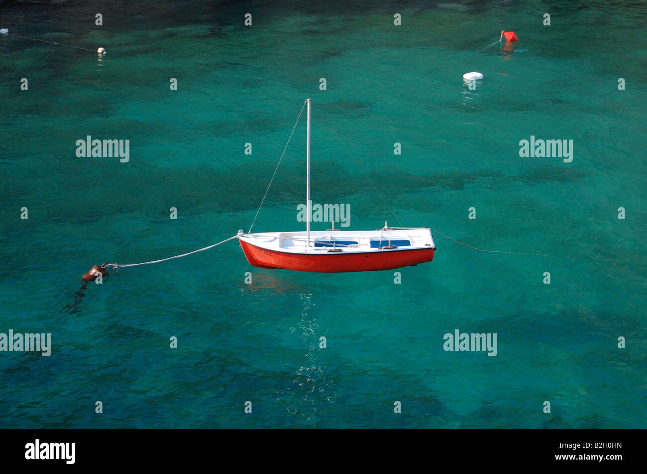 Floating boat clear water hires stock photography and images Alamy