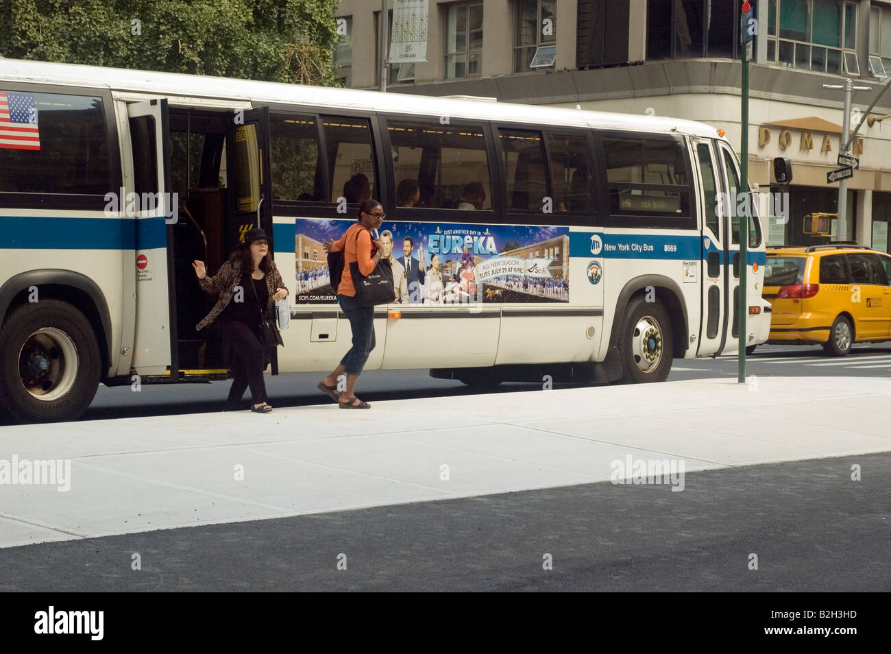 Commuters exit a bus on Broadway in New York Stock Photo