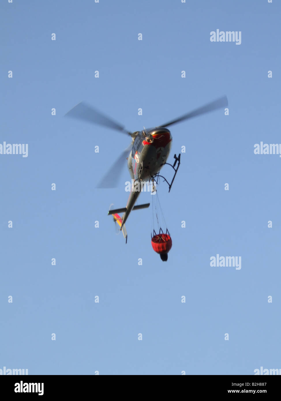 fire brigade helicopter carrying water Stock Photo Alamy