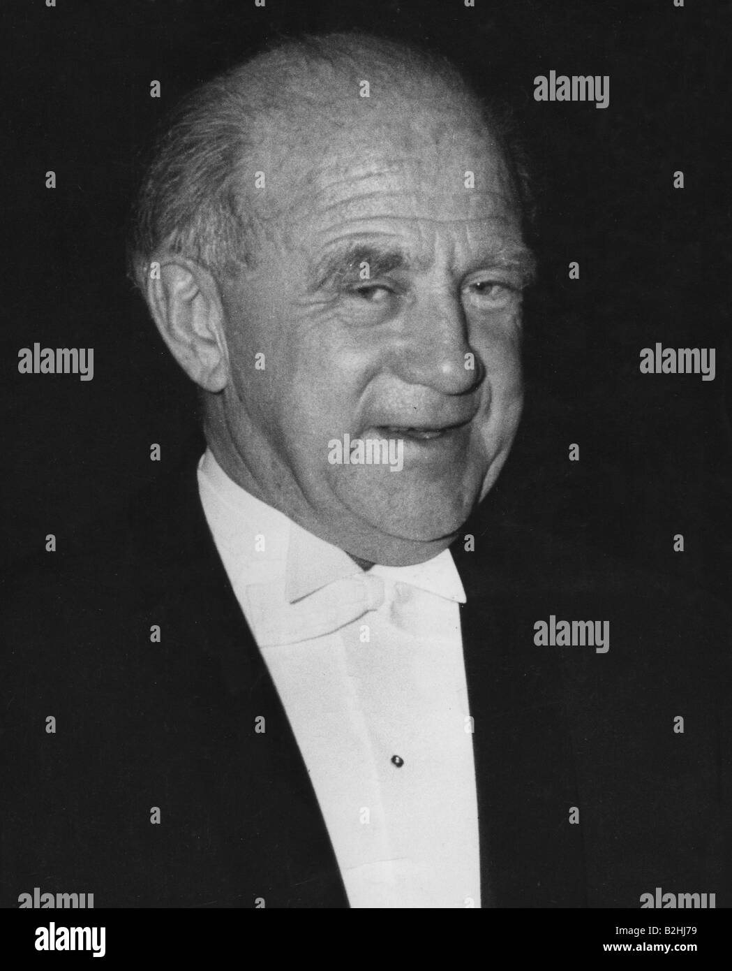 Heisenberg, Werner Karl, 5.12.1901 - 1.2.1976, German physicist, at the reopening of the Munich National Theatre, 22.11.1963, , Stock Photo