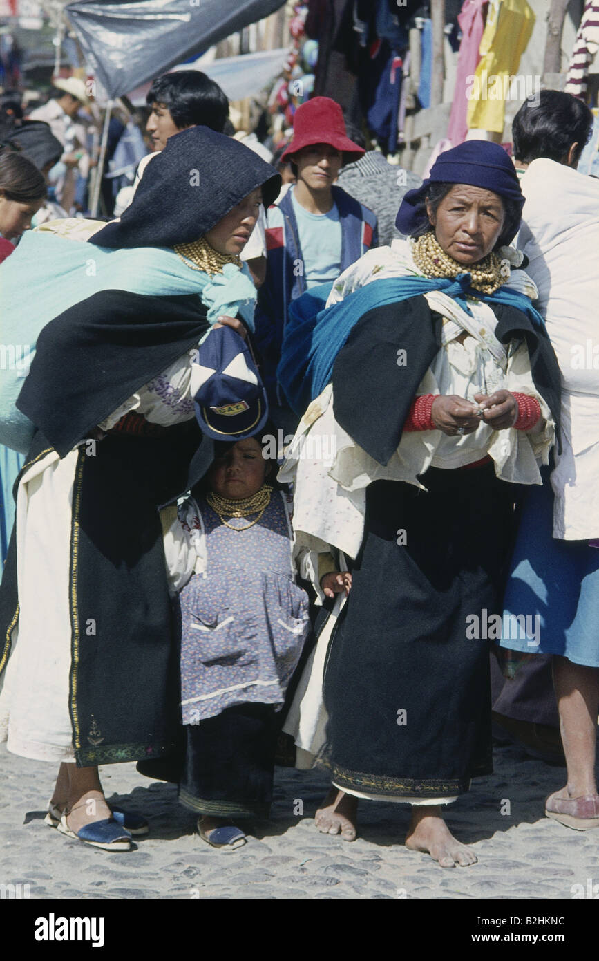 people, women, Ecuador, Otavalo, women on the market, ethnic, ethnology, South America, indigenous, native, full length, SOAM, Stock Photo